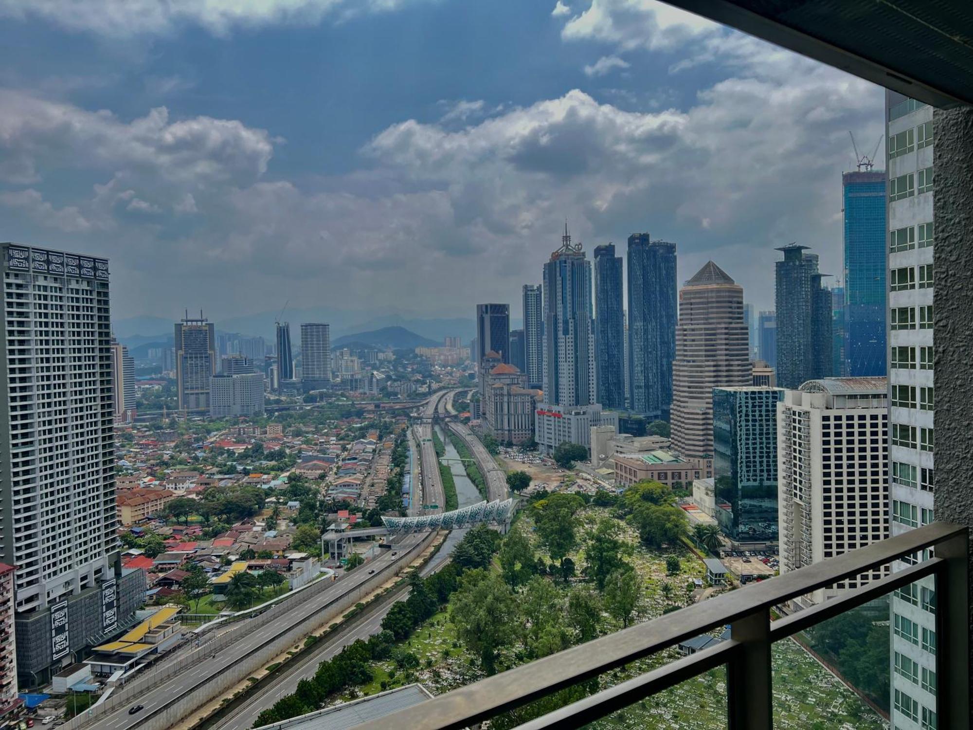 Summer Suites Klcc By Whollmark Kuala Lumpur Exterior foto