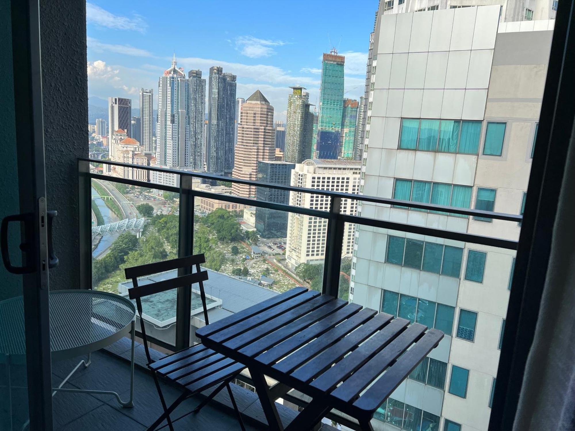 Summer Suites Klcc By Whollmark Kuala Lumpur Exterior foto